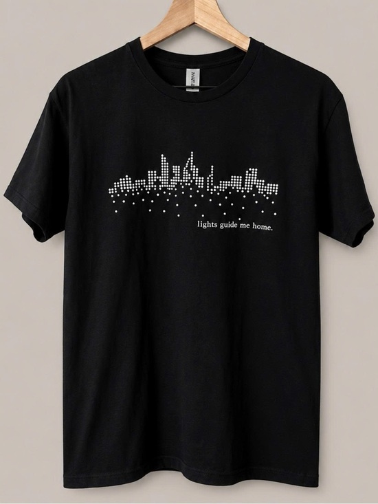 Gildan Other - Gildan Black Tee with White City Skyline Graphic | Unisex Shirt
